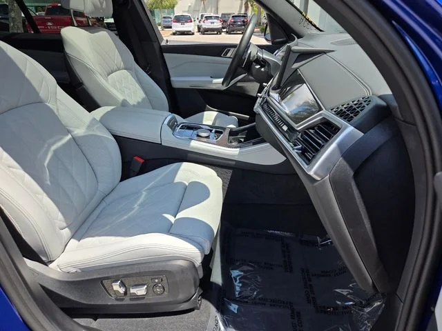 Used 2025 Blue BMW M60i image 30