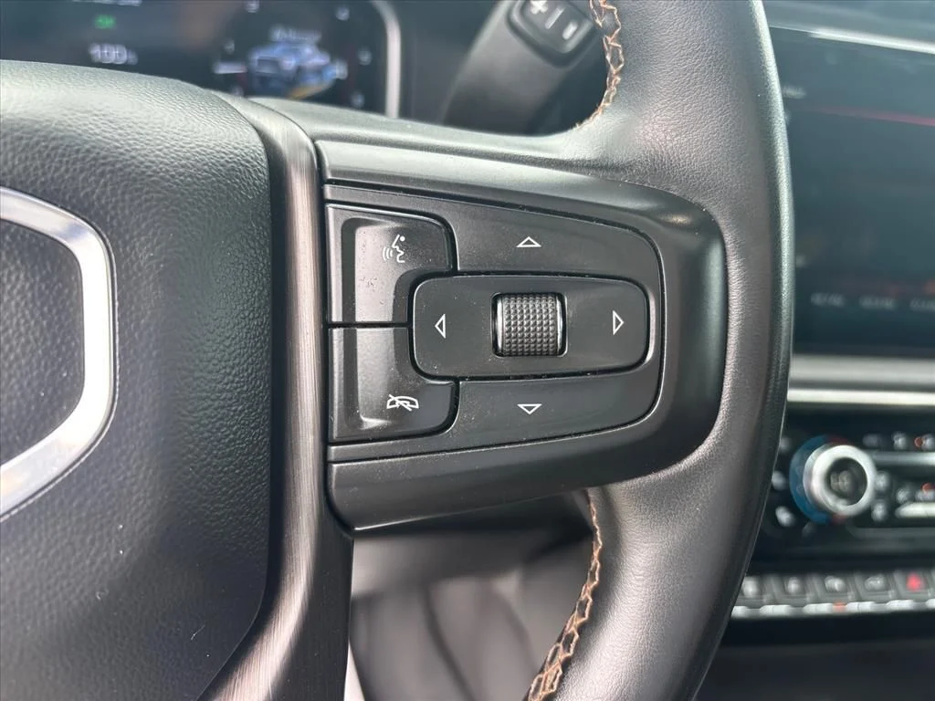 Used 2024 White GMC AT4 image 29