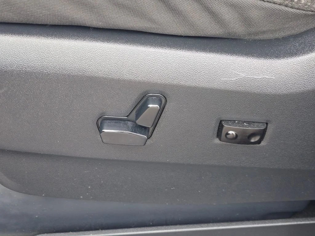 Used 2020 Silver Dodge SE Plus image 16