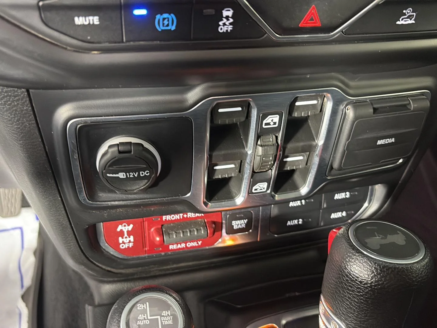 Used 2023 Sting-Gray Clearcoat Jeep Rubicon image 40
