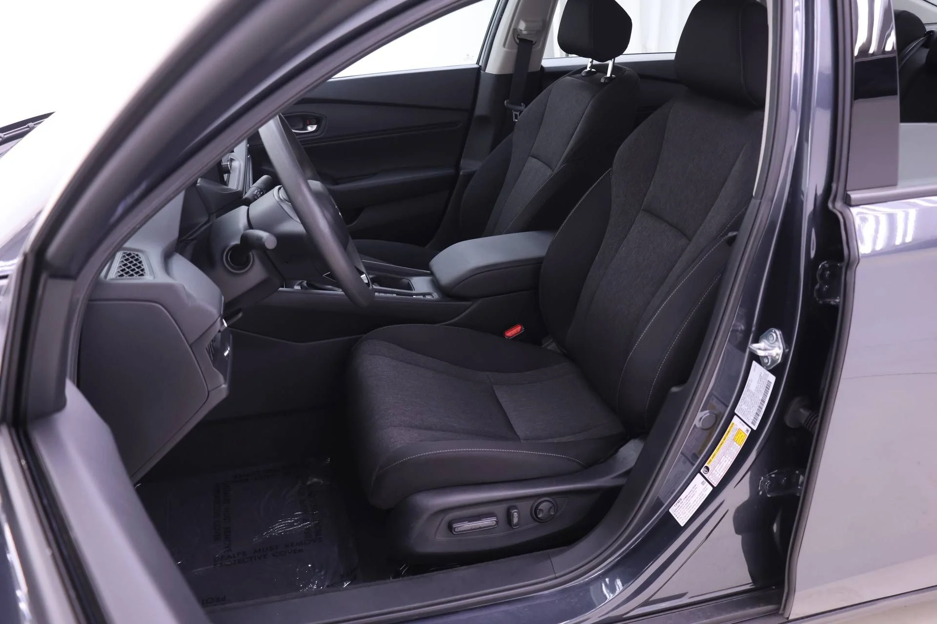 Certified Used 2025 Meteorite Gray Metallic Honda SE image 4