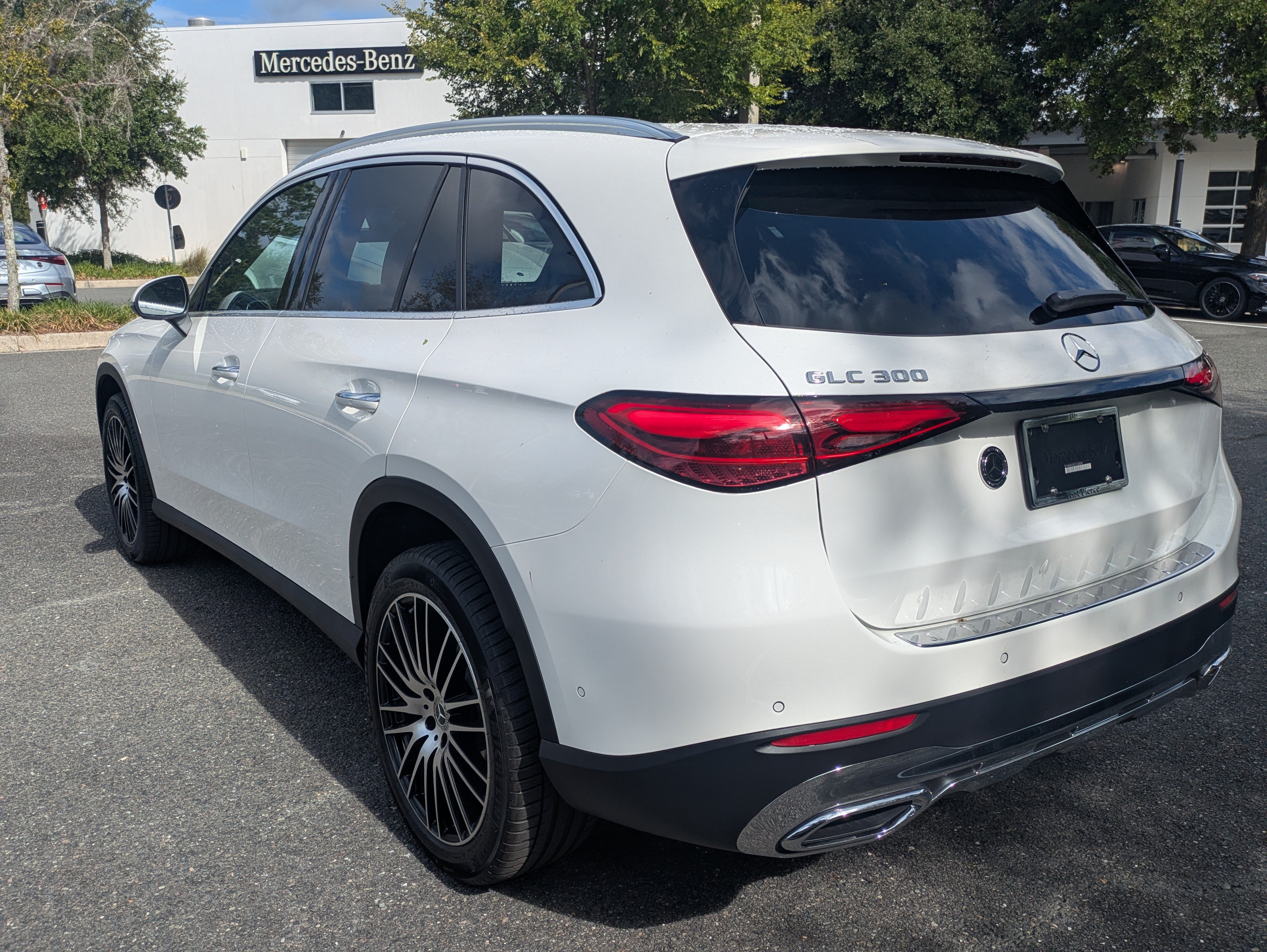 New 2026 Polar White Mercedes-Benz GLC 300 image 32