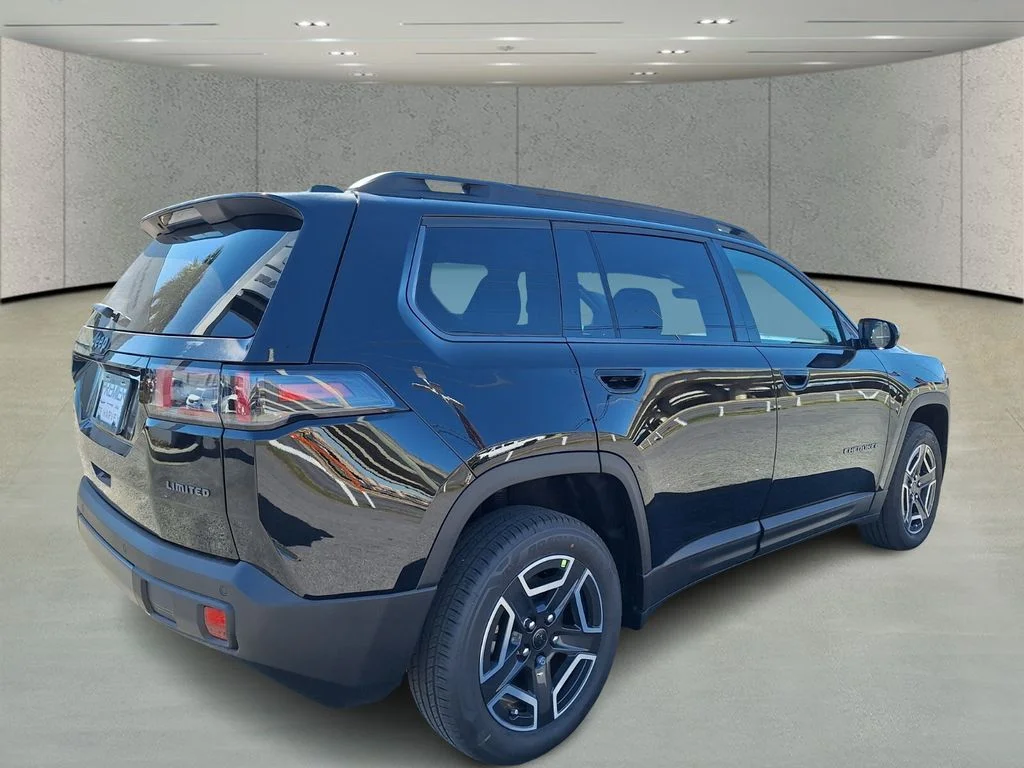 New 2026 Diamond Black Crystal Pearl-Coat Exterior Paint Jeep Limited image 5