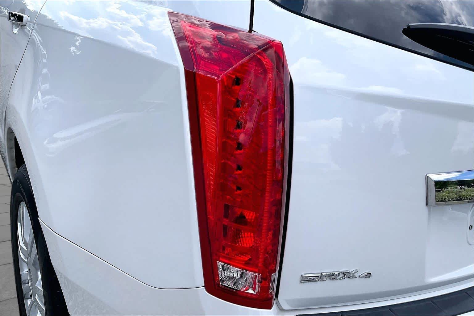 Used 2016 Platinum Ice Tricoat Cadillac Luxury Collection image 27