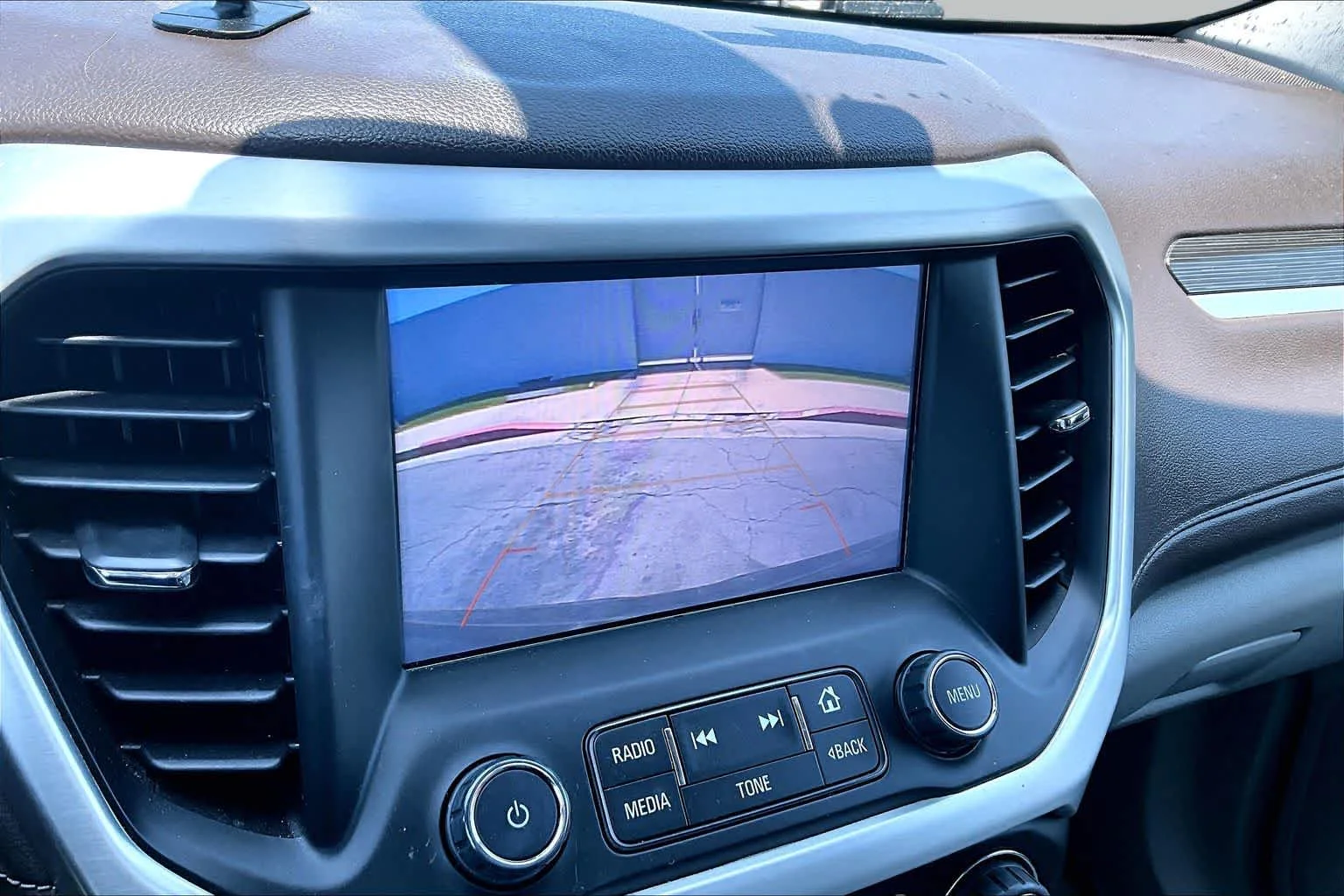 Used 2018 Iridium Metallic GMC SLT image 26