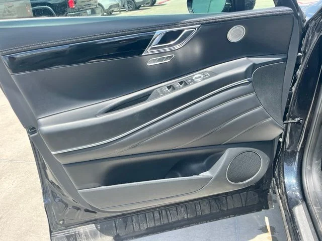 Used 2025 Black Genesis 2.5T image 9