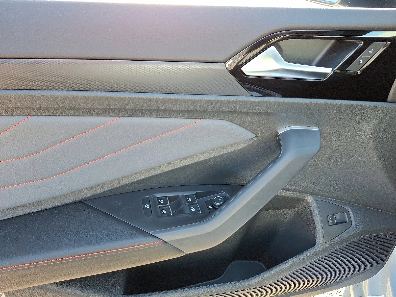 New 2026 Monument Gray w/Deep Black Roof - 9711 Volkswagen Autobahn image 9