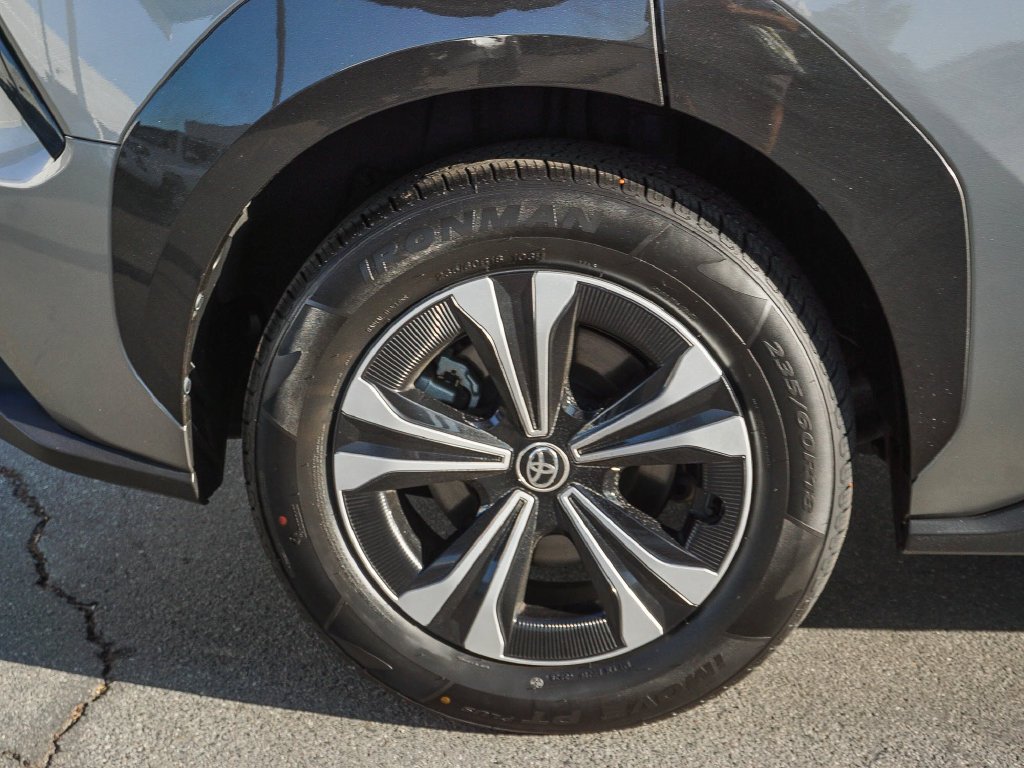 Used 2023  Toyota XLE image 8