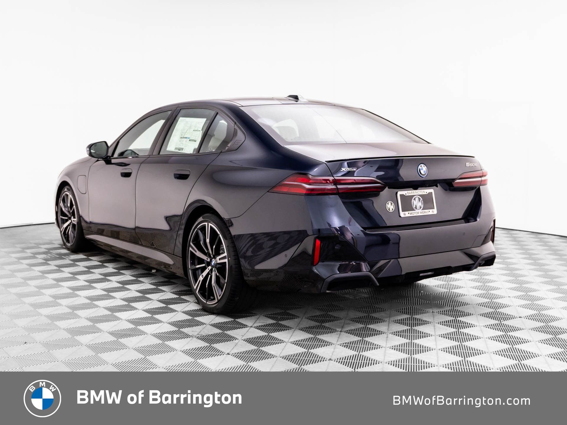 New 2027 Carbon Black Metallic BMW 550e xDrive image 3