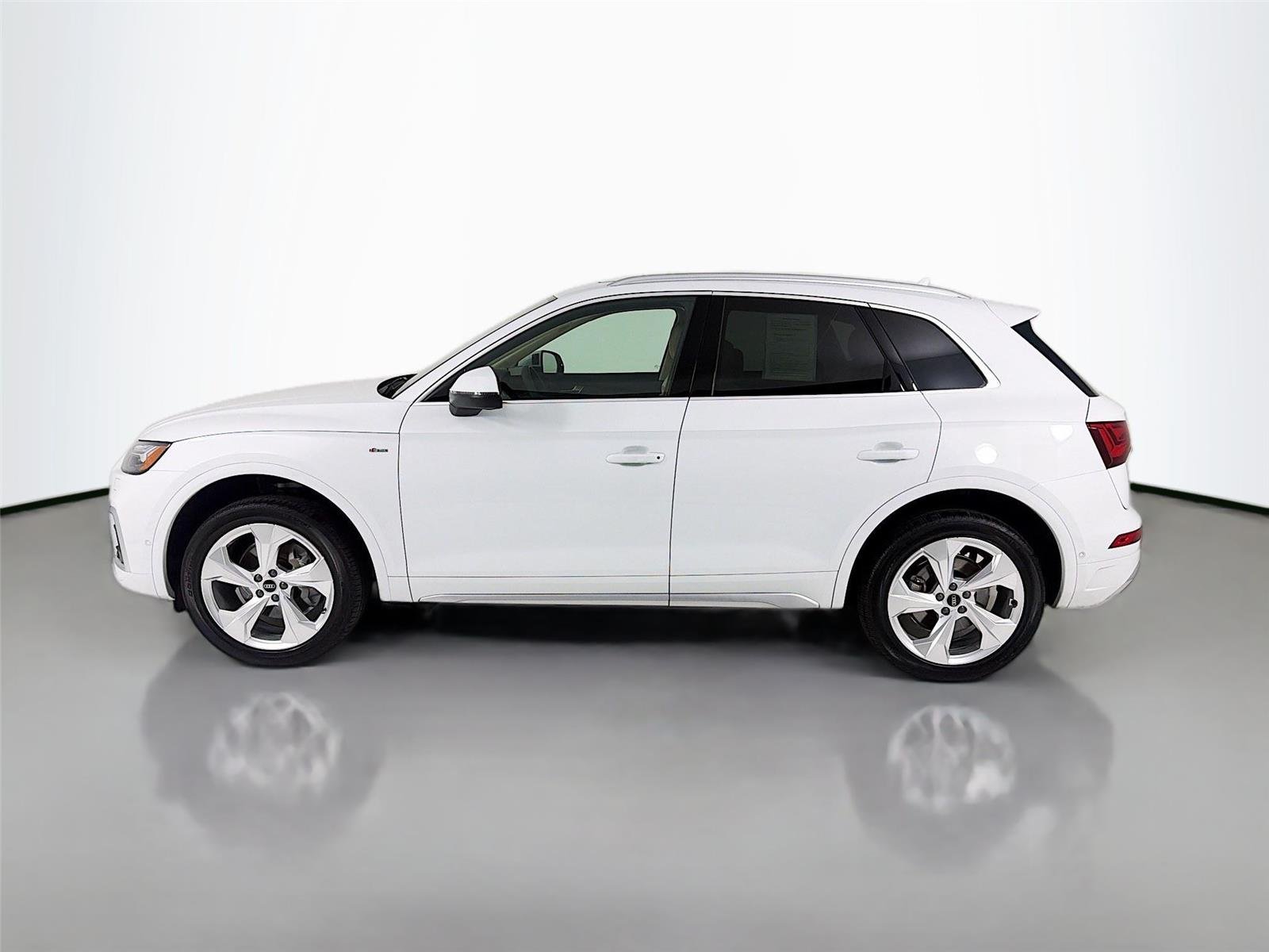 Used 2022  AUDI  image 2