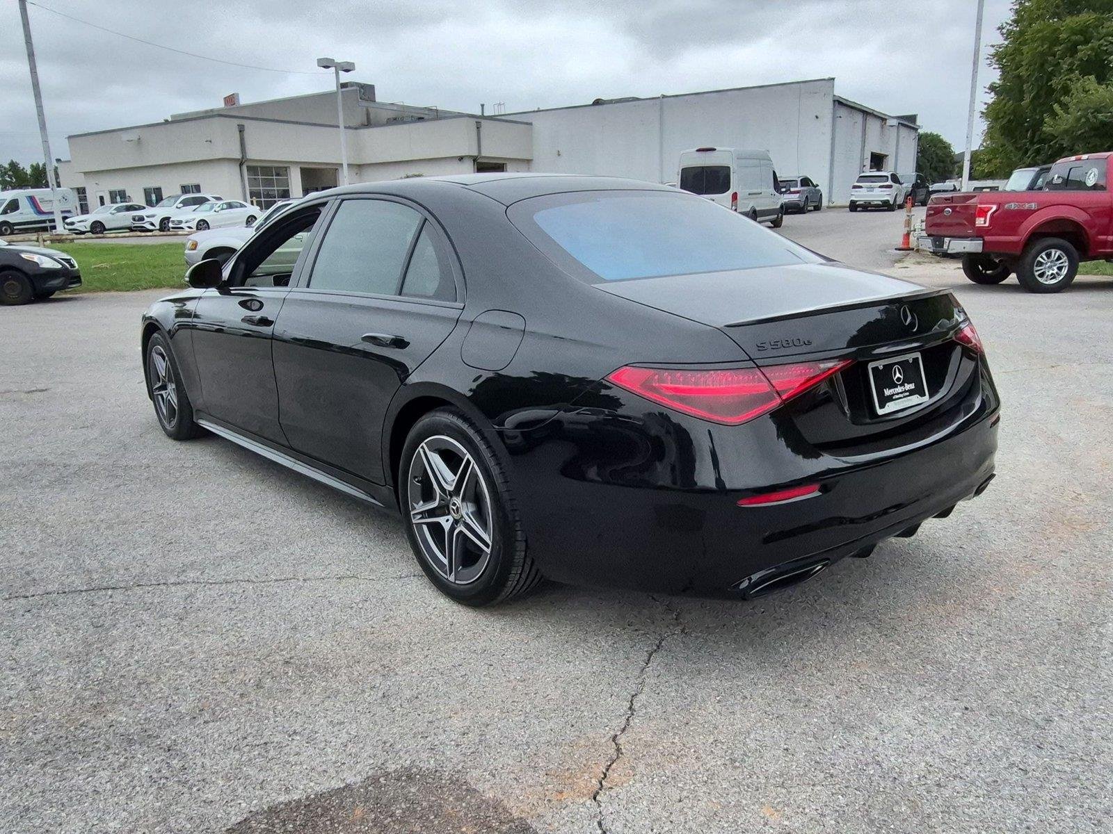 Used 2025 Obsidian Black Metallic Mercedes-Benz S 580e image 3