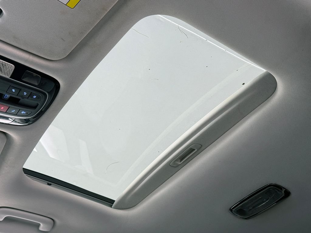 Used 2023 White Hyundai SEL image 23