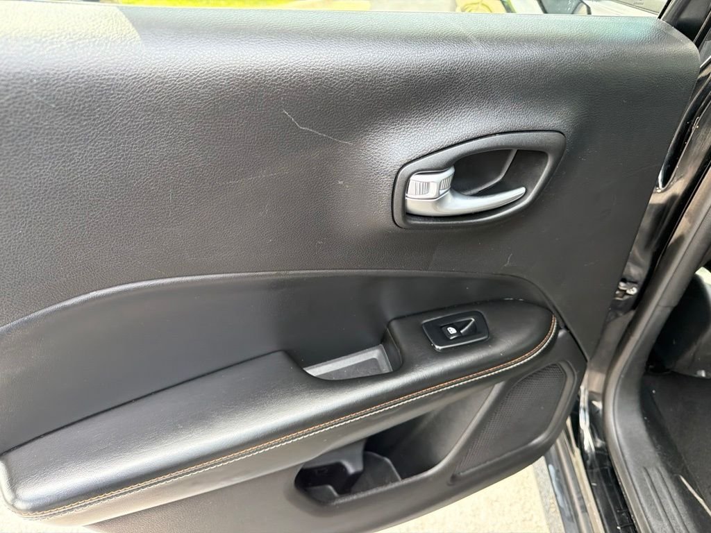 Used 2018 Black Jeep Latitude image 12