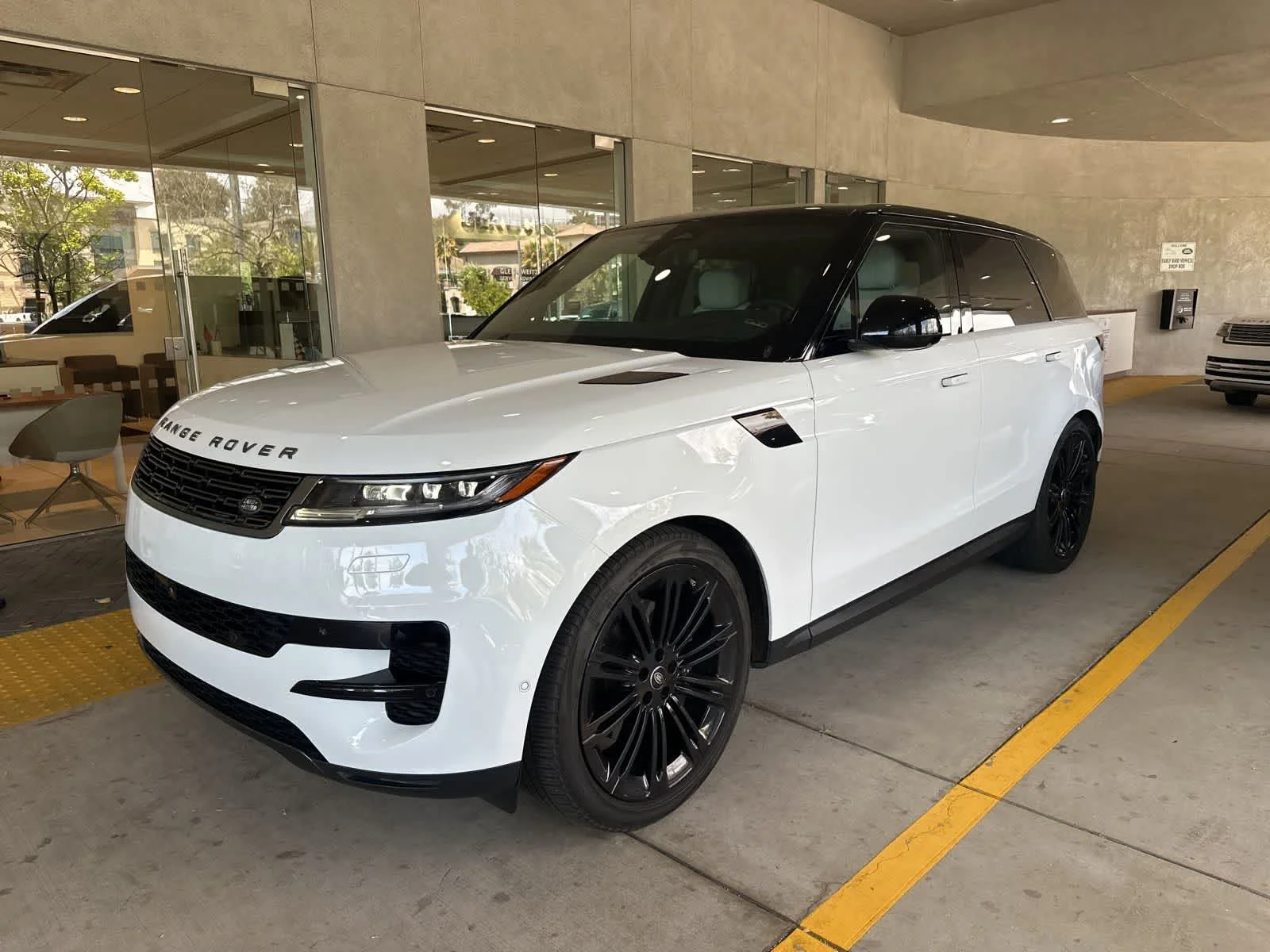 2024 Land Rover Range Rover Sport P360 SE MHEV's photo