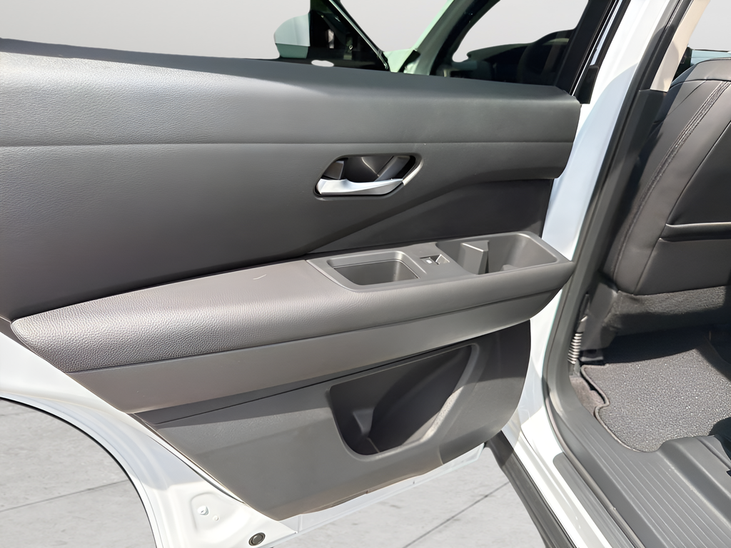 New 2026 White Nissan SL image 19