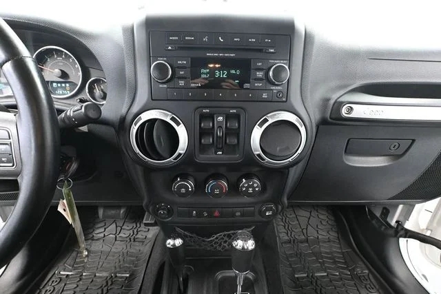 2012 Jeep Wrangler Unlimited Rubicon - Photo 28