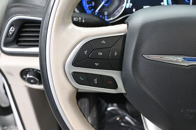Used 2020 White Chrysler Limited image 27