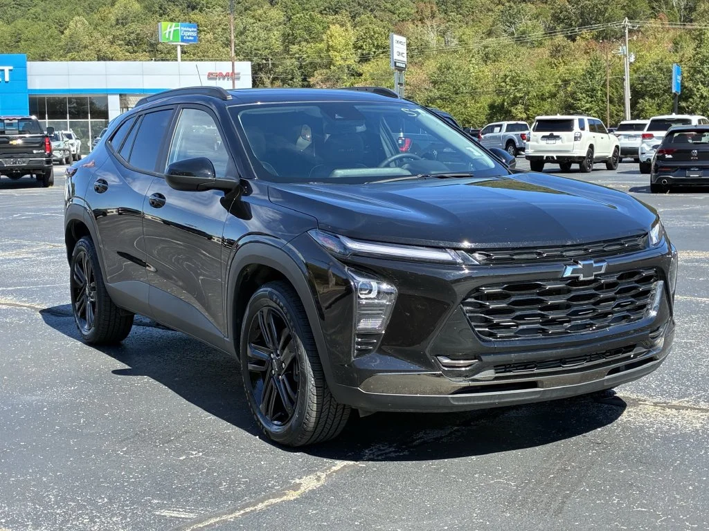 Used 2025 Mosaic Black Metallic Chevrolet ACTIV image 5