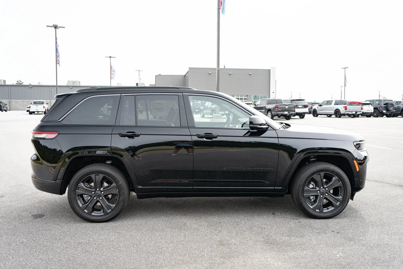 New 2027 High-Gloss Black Paint Jeep Limited Reserve image 11