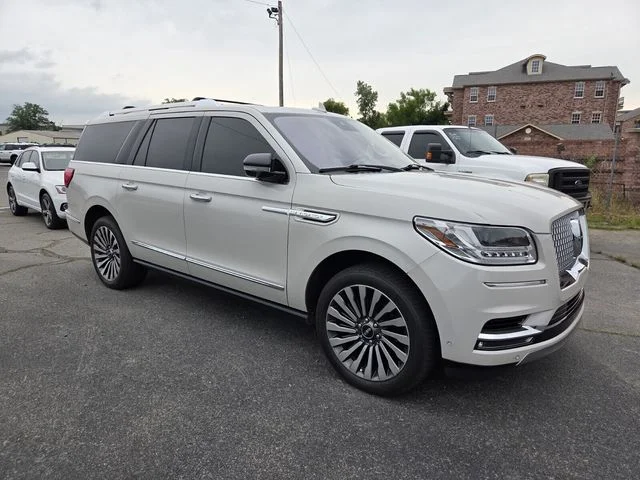 Used 2019 White Lincoln Reserve image 3