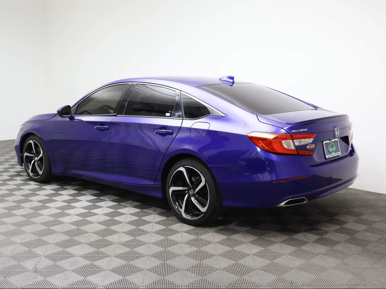 Used 2019 Still Night Pearl Honda Sport image 3