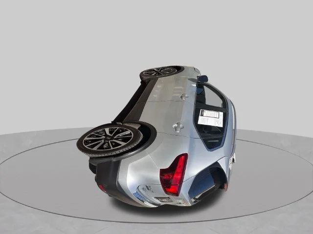 Used 2019 Silver Nissan SL image 7
