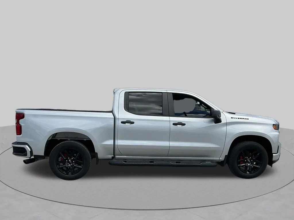Used 2022 Silver Chevrolet Custom image 16