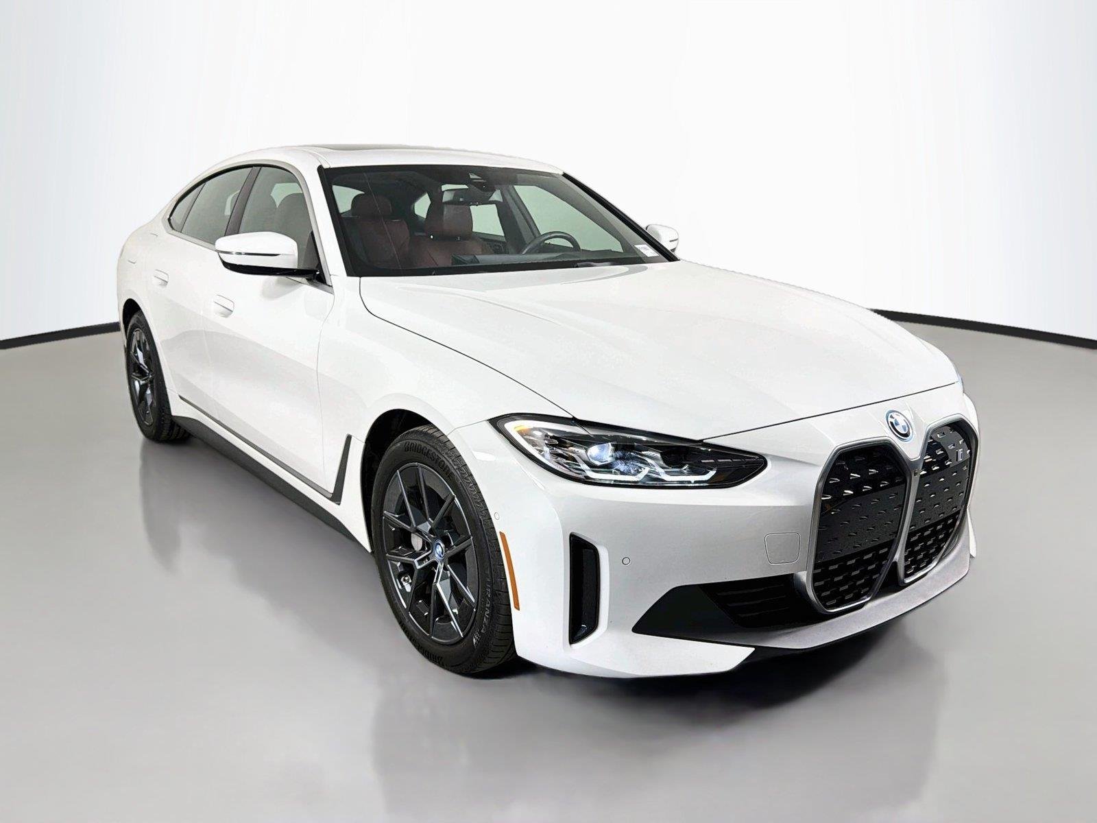 Used 2023 Alpine White BMW eDrive40 image 3