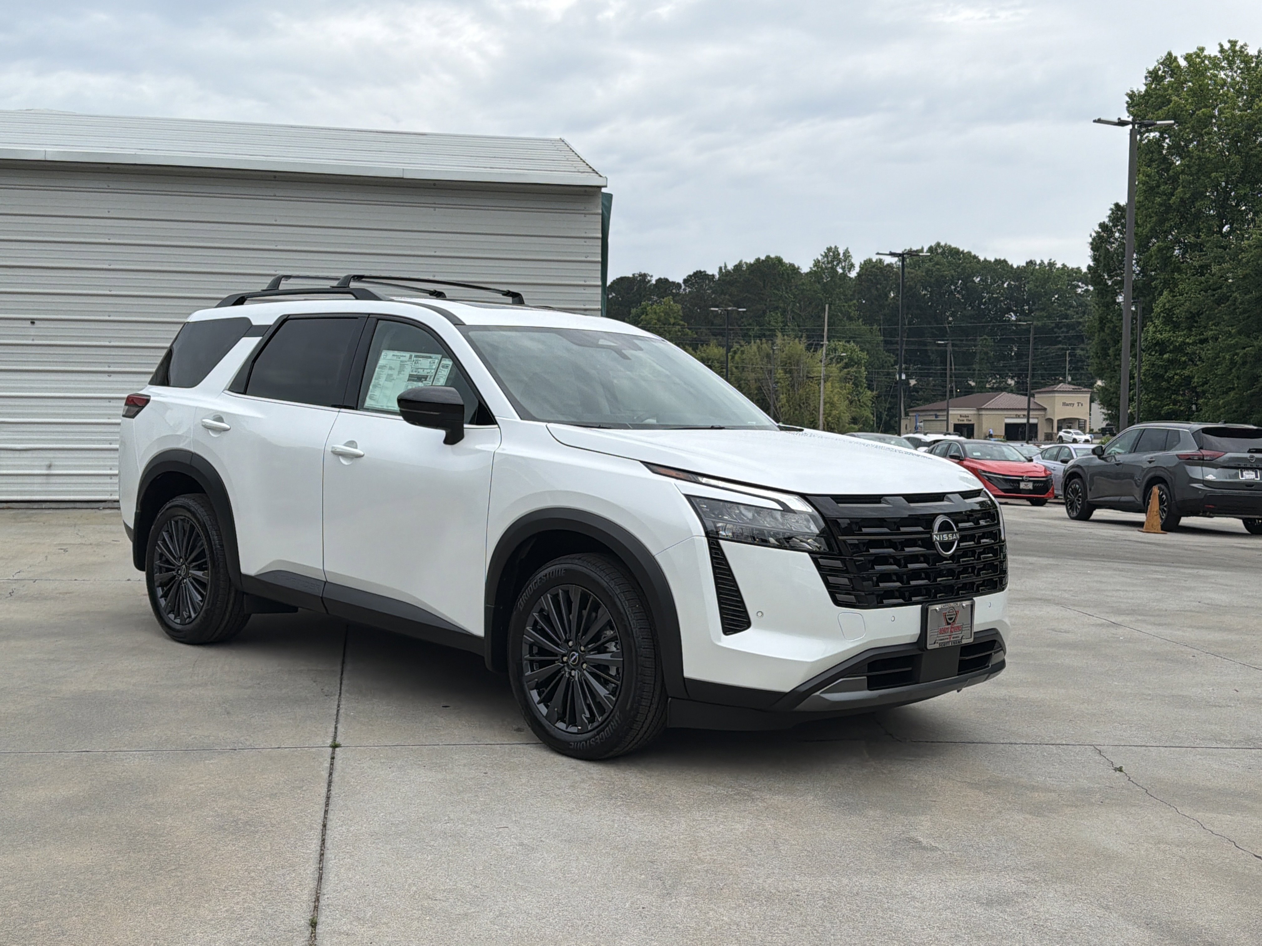 New 2026 Everest White Pearl Tricoat Nissan SL image 2