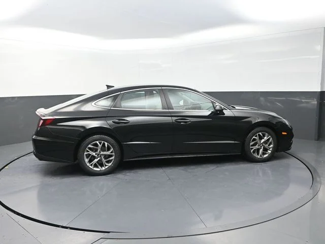 Used 2021 Black Hyundai SEL image 11