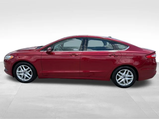 Used 2014 Red Ford SE image 4