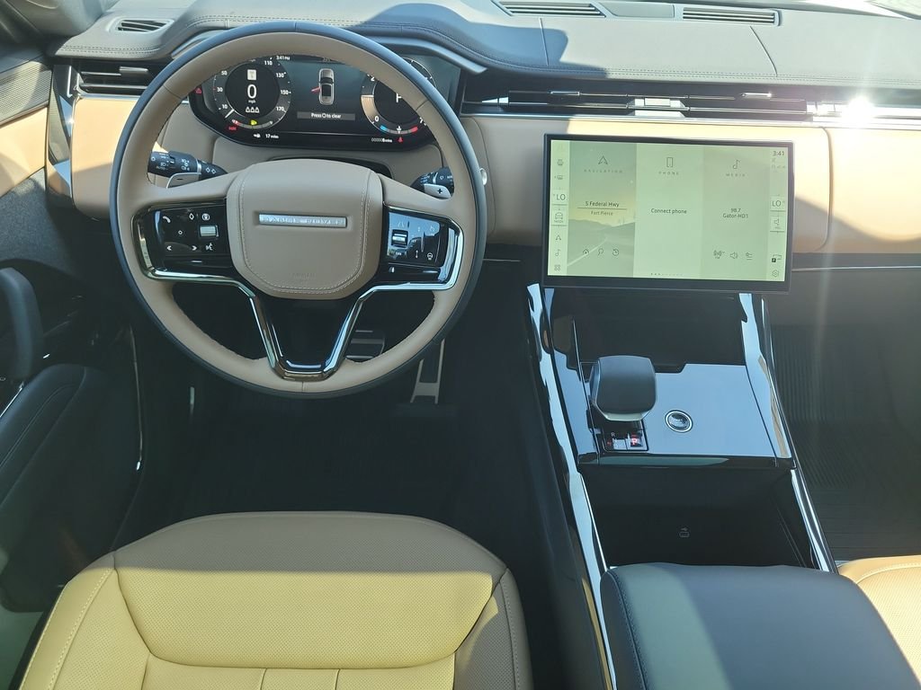 New 2026 White Land Rover Dynamic SE image 18