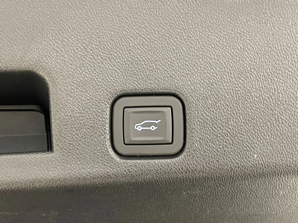 Used 2026 White Chevrolet LT image 13