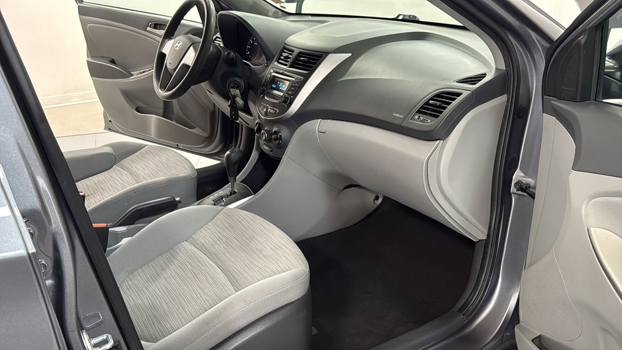 Used 2017 Gray Hyundai SE image 18