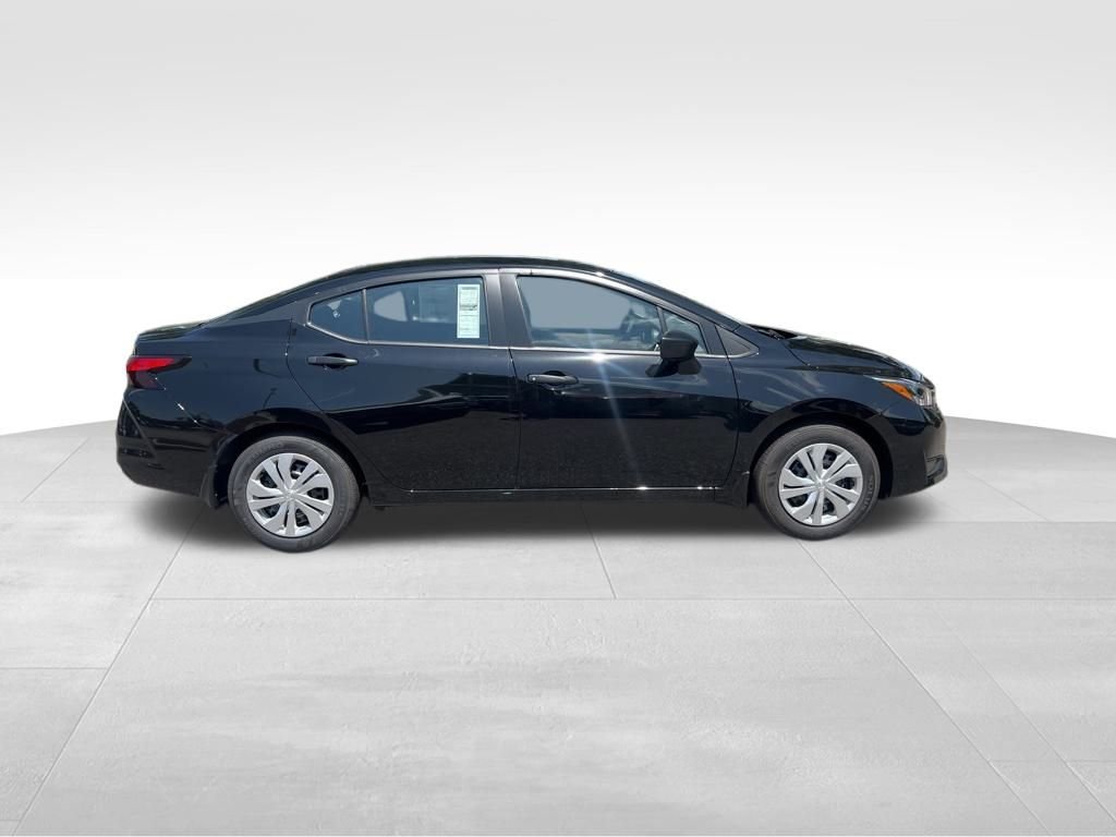 2025 Nissan Versa 1.6 S photo 3