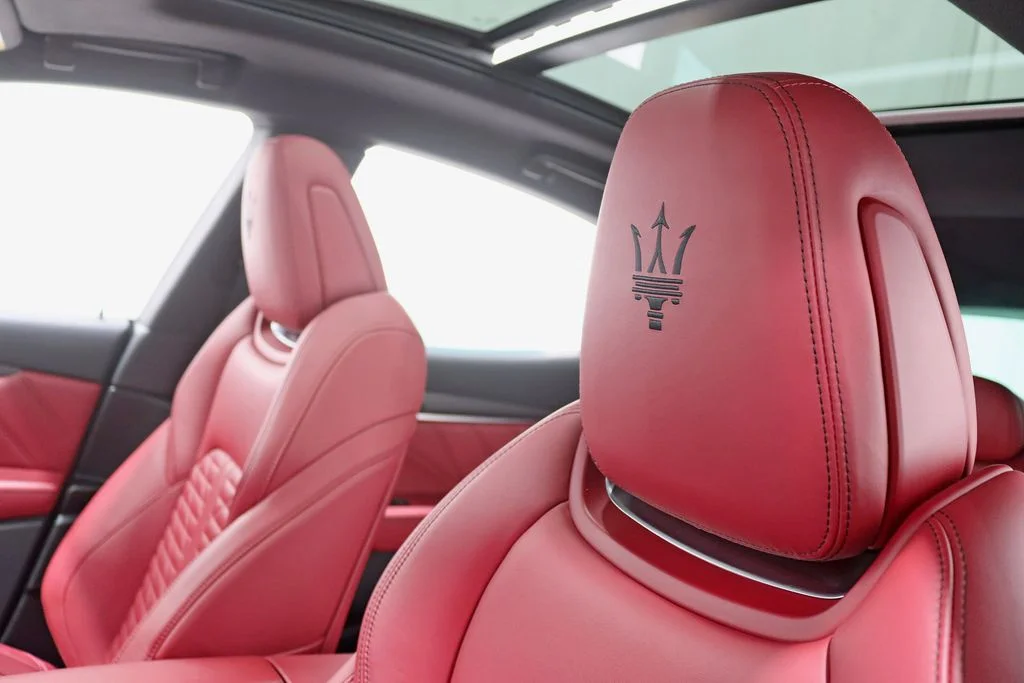 Used 2022 Black Maserati Modena image 27
