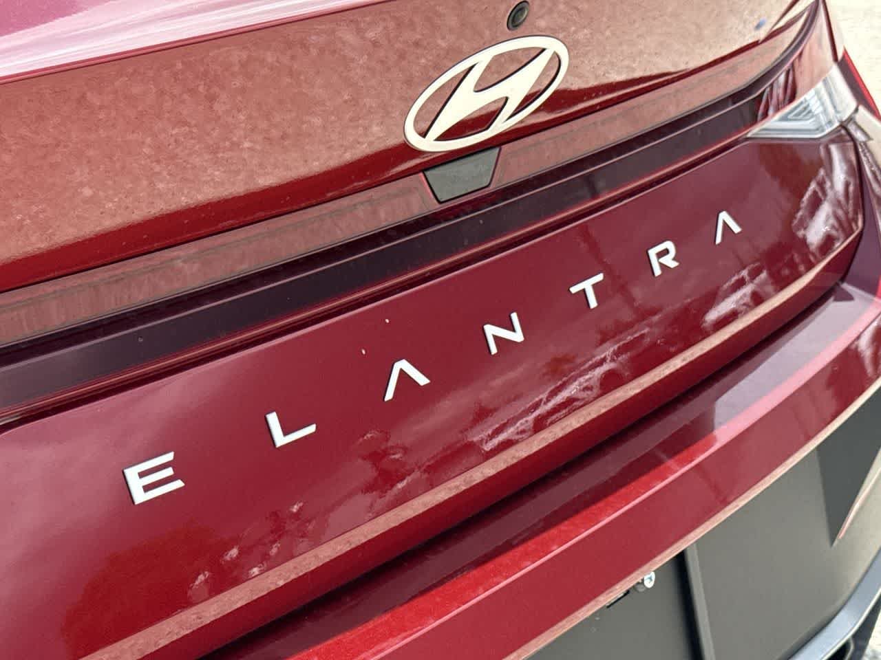 2025 Hyundai Elantra SE - Photo 10