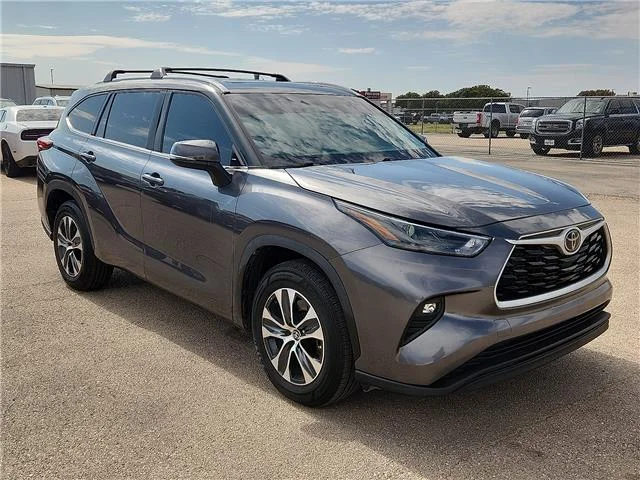 Used 2023 Magnetic Gray Metallic Toyota XLE Front-Wheel Drive image 6