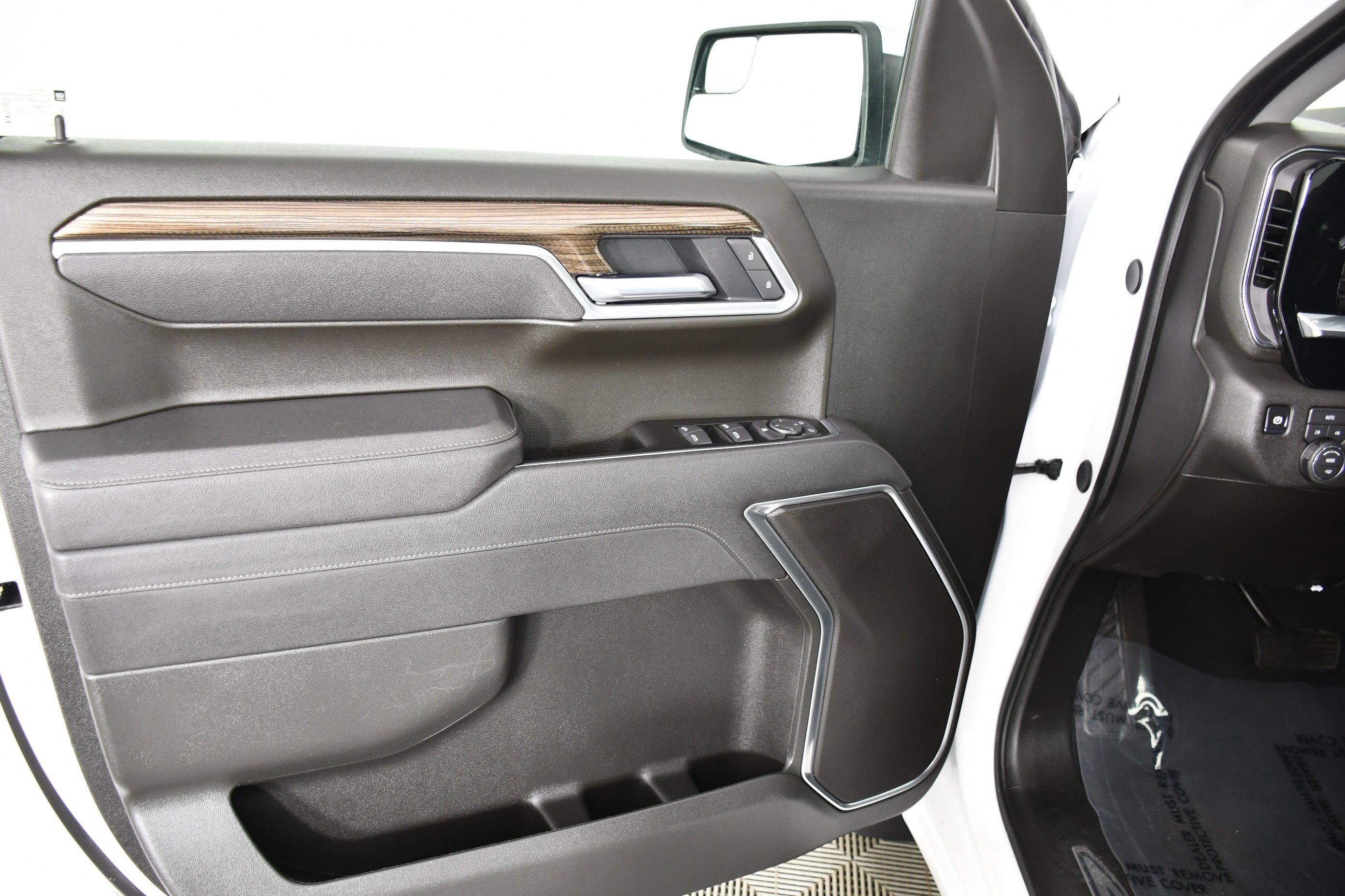 Used 2026 Summit White Chevrolet LT image 37