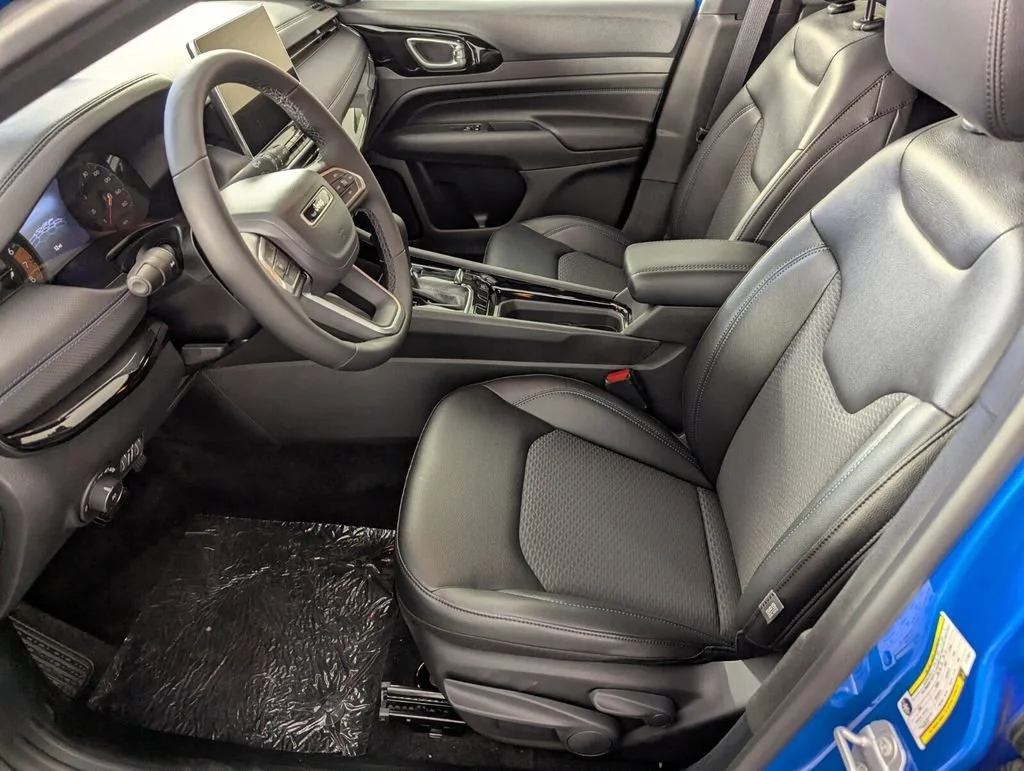 New 2026 Hydro Blue Pearl-Coat Exterior Paint Jeep Latitude Altitude image 9