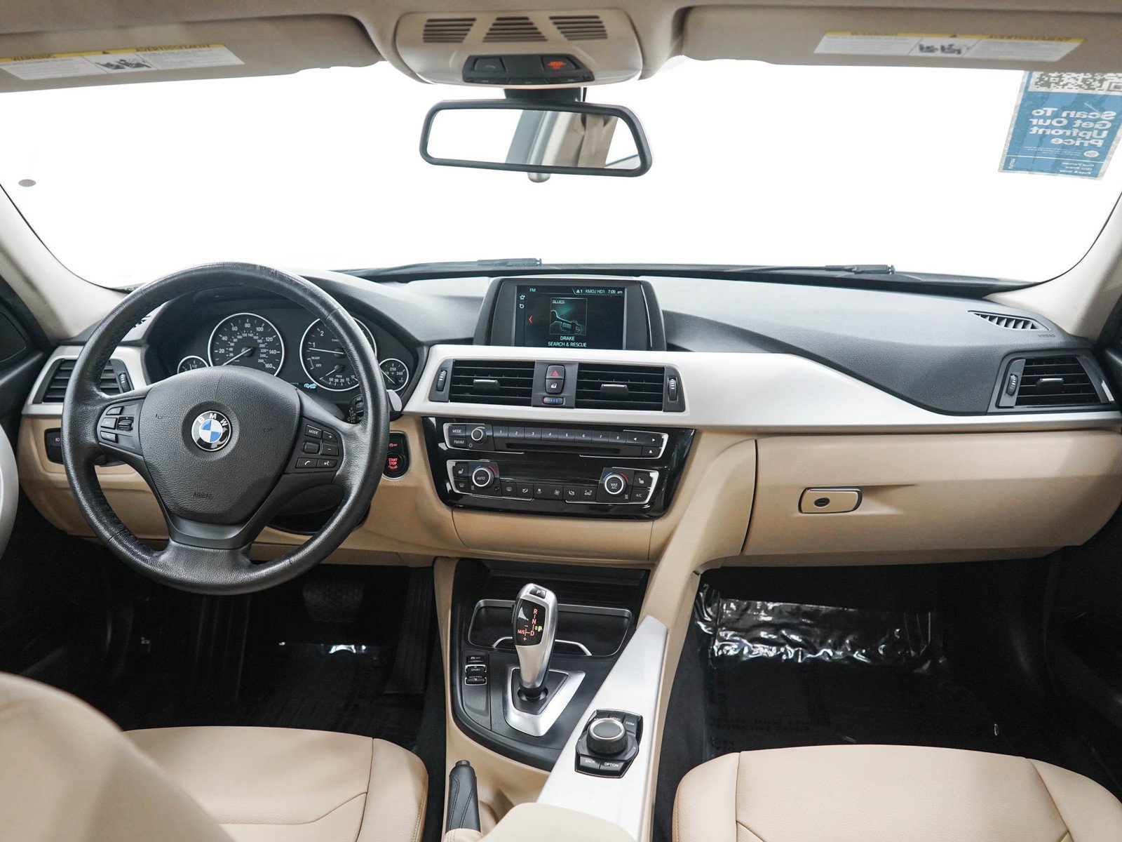 Used 2018 Alpine White BMW 320i xDrive image 13