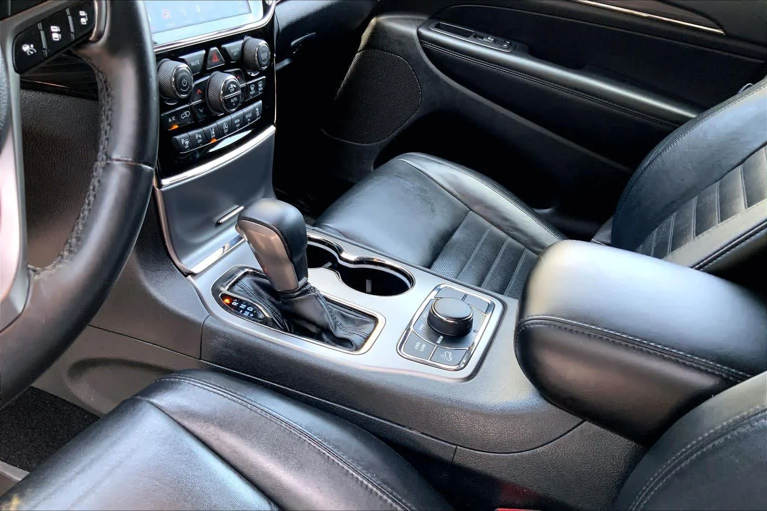 Used 2020 Diamond Black Crystal Pearlcoat Jeep Limited X image 16