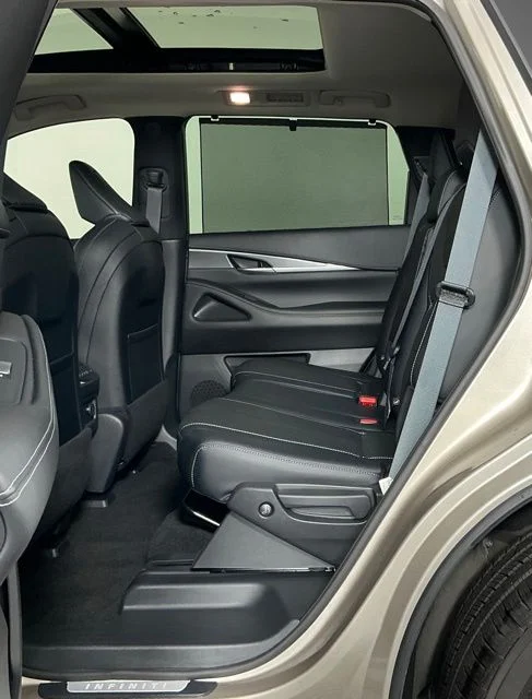 Certified Used 2023 Titanium INFINITI LUXE image 21