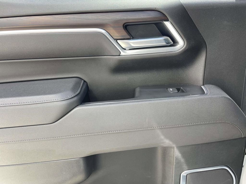 2025 GMC Sierra 1500 SLT - Photo 11