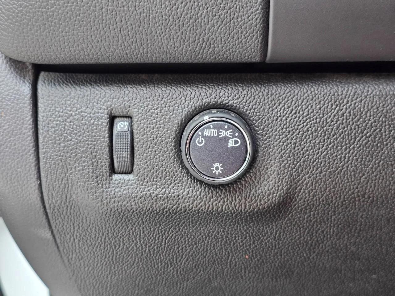 Used 2022 Summit White Chevrolet LT image 23