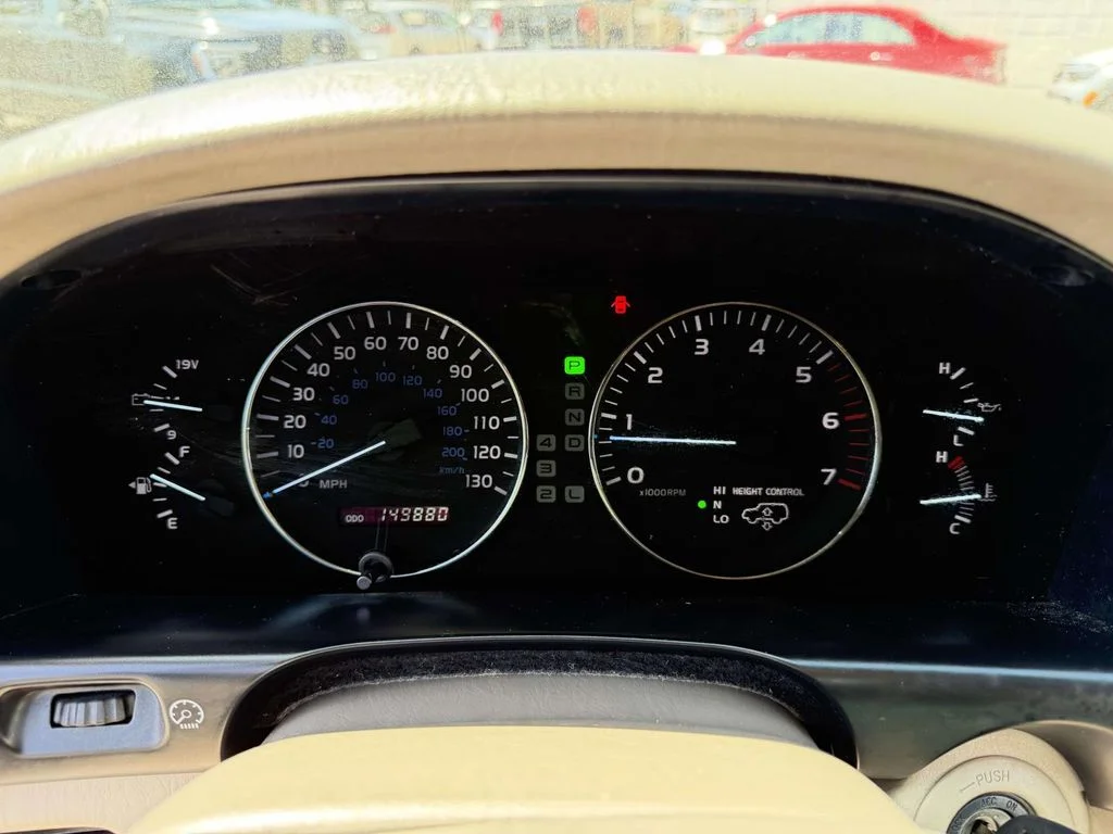 Used 2004 White Lexus 470 image 29