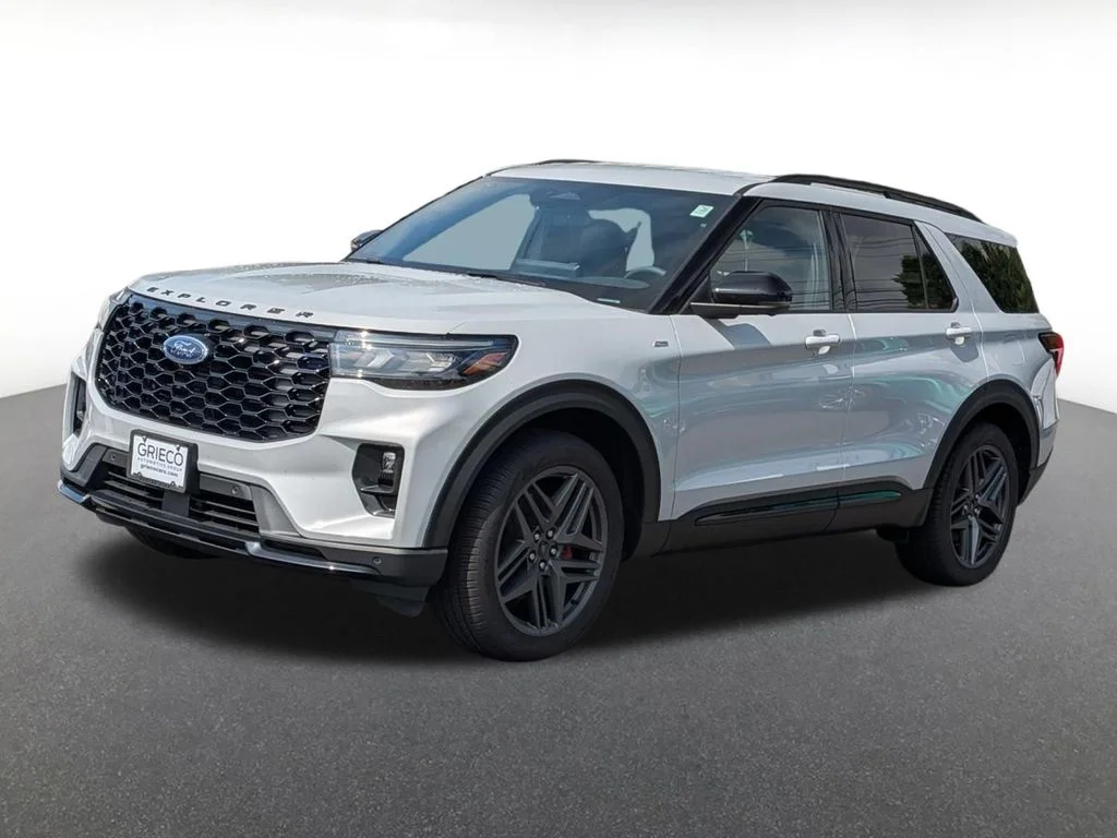 New 2026 Space White Metallic Ford ST-Line image 7