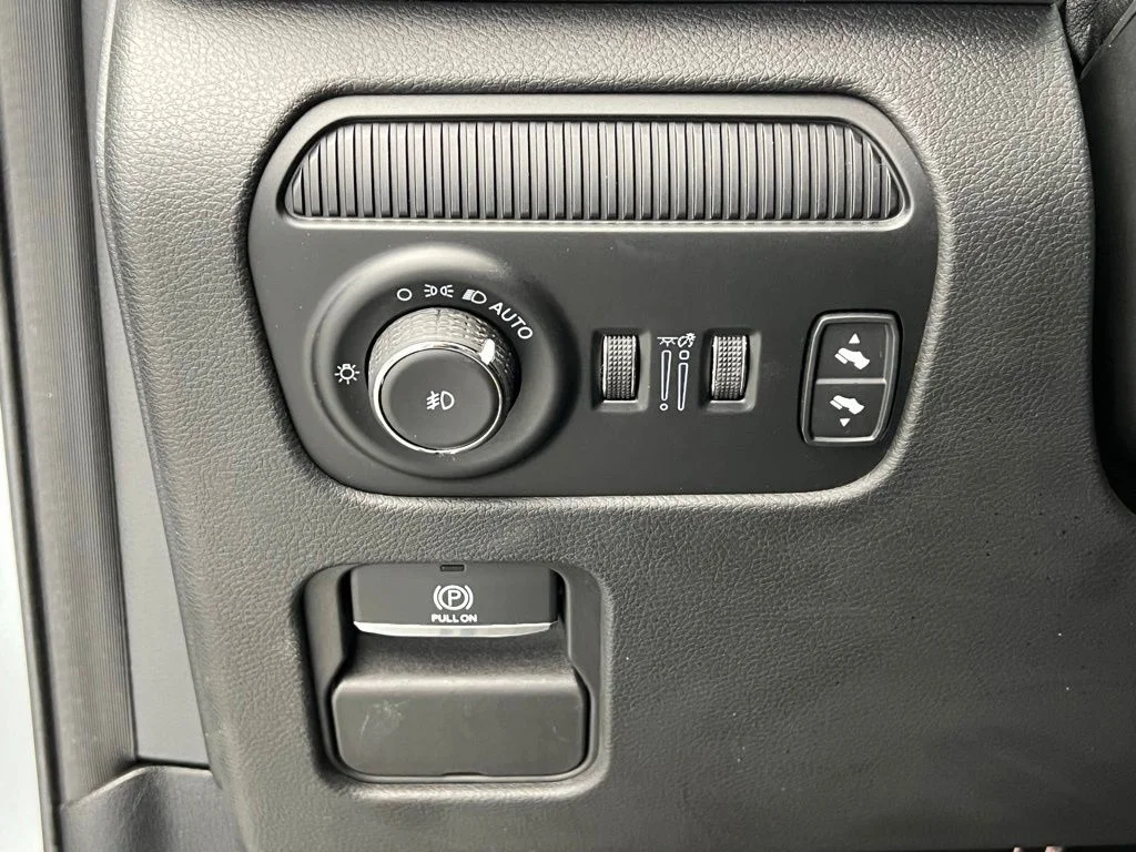 Used 2023 Silver Jeep Series III image 23