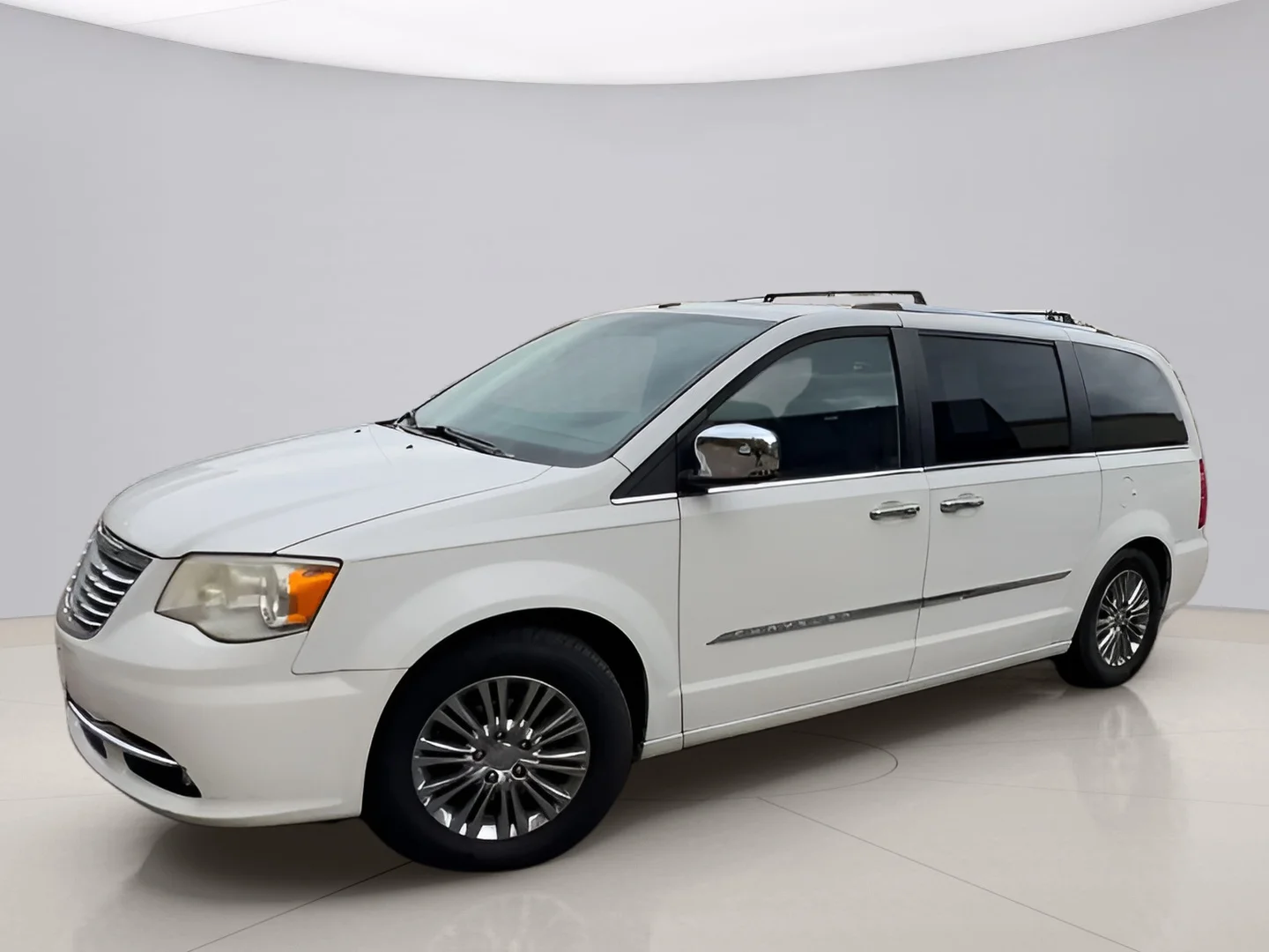 Used 2011 White Chrysler LIMITED image 4