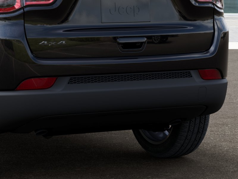 New 2026 Diamond Black Crystal Pearlcoat Jeep Latitude Altitude image 13